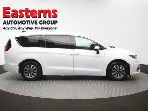 Used 2023 Chrysler Pacifica Touring-L FWD image 48