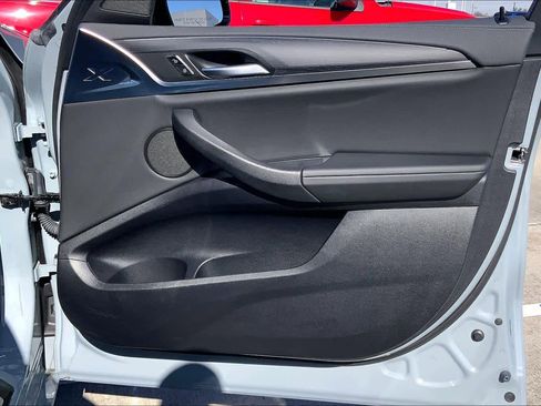 Certified 2024 BMW X4 M40i w/ Premium Package image 27