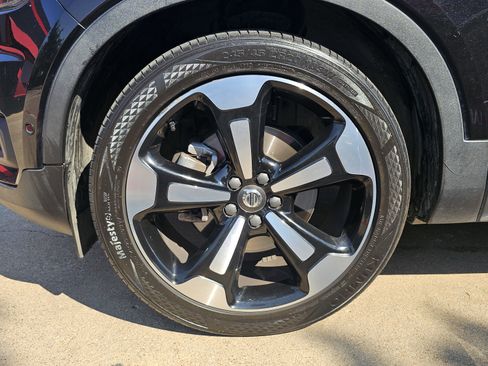 Used 2019 Volvo XC40 T5 Momentum image 14