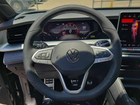 New 2026 Volkswagen Tiguan SE R-Line FWD image 29