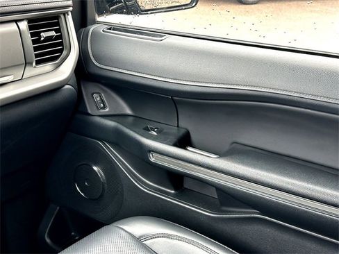 Used 2024 Ford Expedition Max XLT image 28