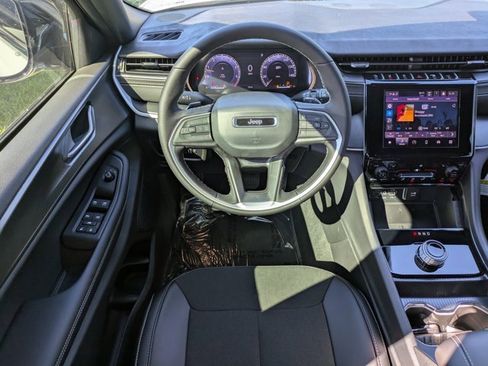 New 2025 Jeep Grand Cherokee Altitude image 14