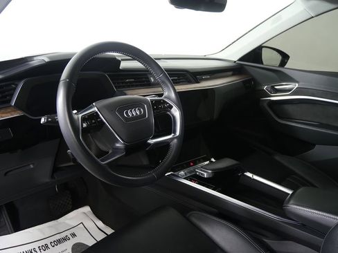 Used 2019 Audi e-tron Prestige w/ Prestige Package image 13