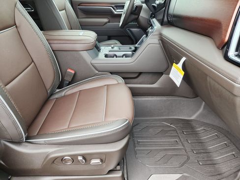 New 2026 GMC Sierra 2500 Denali w/ Denali Reserve Package image 17