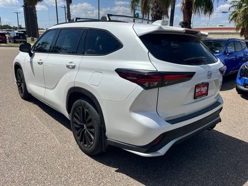 Used 2024 Toyota Highlander XSE FWD image 4