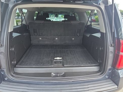 Used 2019 Chevrolet Suburban LS w/ All-Season Package AWD/4WD image 11