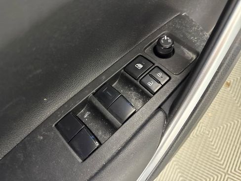 Used 2023 Toyota Corolla Cross XLE w/ Convenience Package image 25