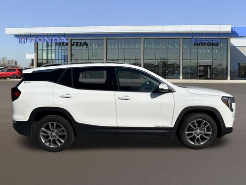 Used 2024 GMC Terrain SLT AWD/4WD image 6