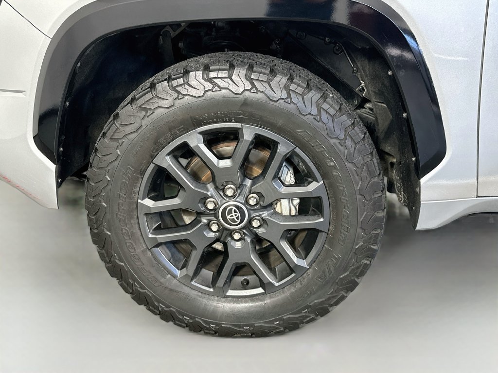 Used 2022 Toyota Tundra Platinum w/ Advanced Package AWD/4WD image 34