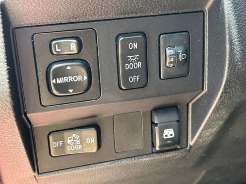 Used 2017 Toyota Tundra SR5 w/ SR5 Upgrade Package RWD image 24