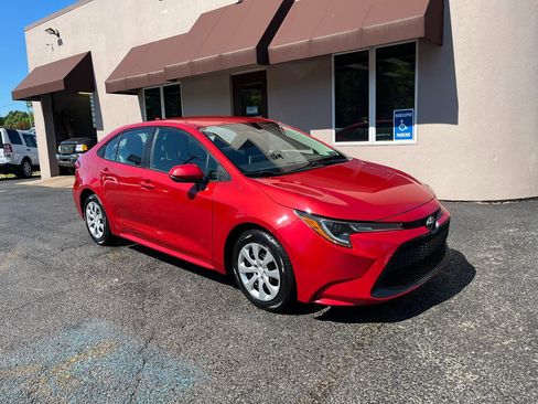 Used 2020 Toyota Corolla LE FWD image 3