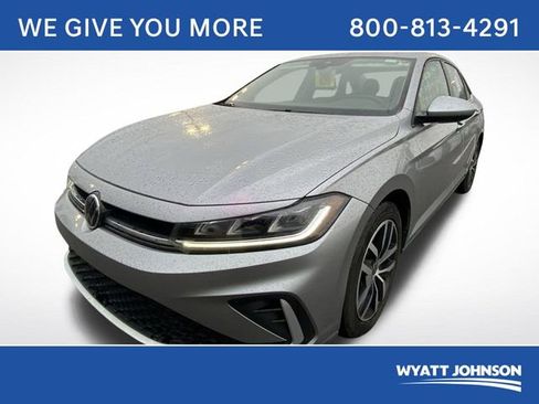 Used 2025 Volkswagen Jetta SE image 1