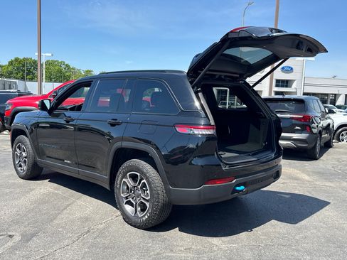 Used 2023 Jeep Grand Cherokee Trailhawk AWD/4WD image 18