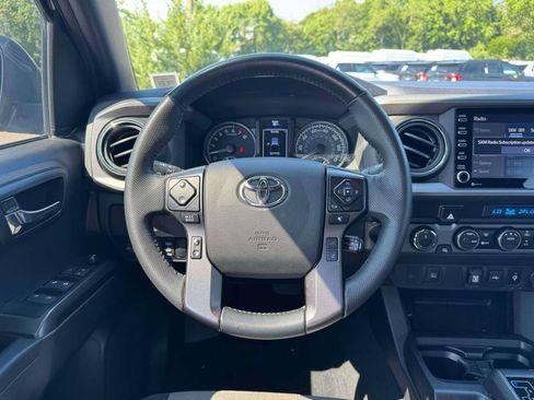 Used 2022 Toyota Tacoma TRD Off-Road AWD/4WD image 21