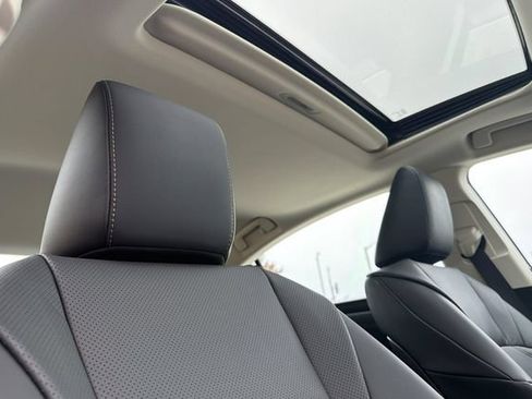 Used 2025 Lexus ES 300h w/ Premium Package FWD image 18