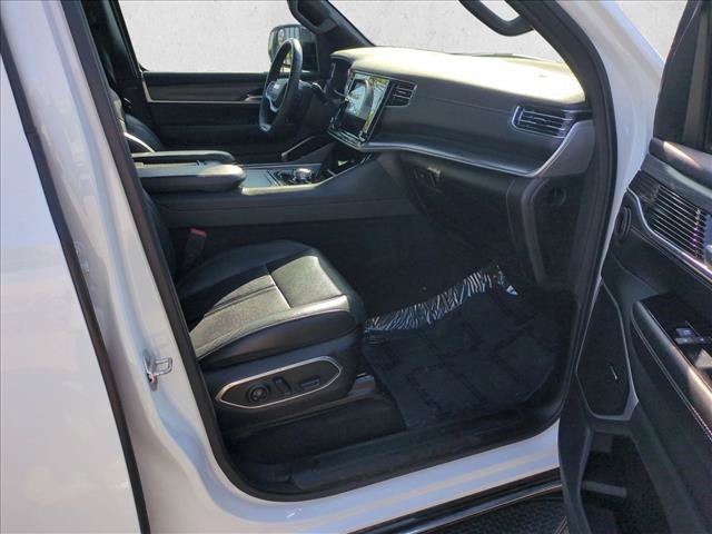 Used 2023 Jeep Wagoneer L Series II AWD/4WD image 22