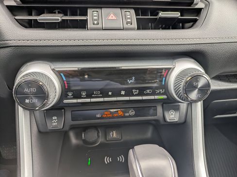 Used 2025 Toyota RAV4 XLE Premium image 25