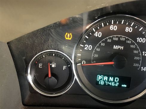 Used 2007 Jeep Commander Sport image 15