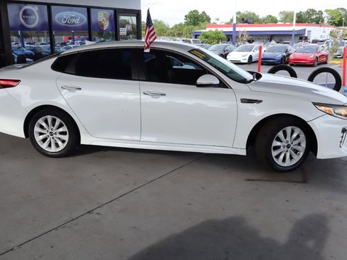 Used 2018 Kia Optima S image 4
