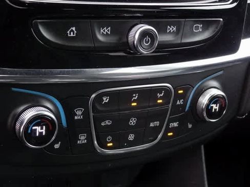 Used 2023 Chevrolet Traverse LT image 30