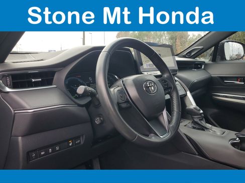 Used 2024 Toyota Venza image 19