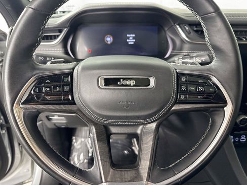 Used 2021 Jeep Grand Cherokee L Overland w/ Luxury Tech Group IV AWD/4WD image 17