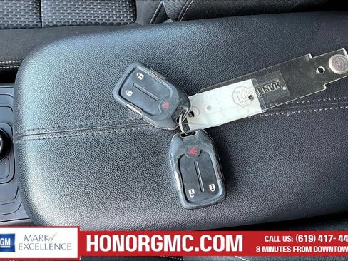Used 2024 GMC Terrain SLE FWD image 39