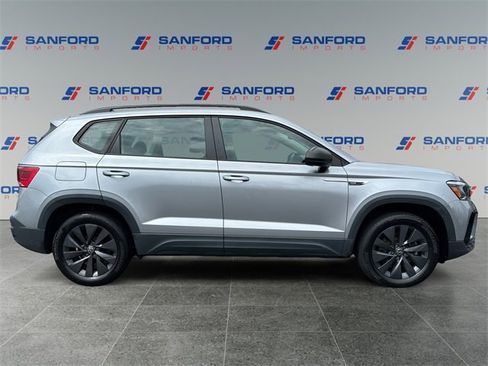 Used 2022 Volkswagen Taos S image 6