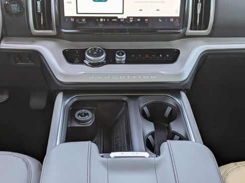 New 2025 Ford Expedition Max Active image 23