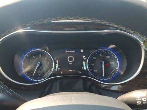 Certified 2022 Chrysler Pacifica Limited FWD image 21