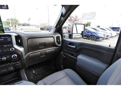 Used 2023 GMC Sierra 2500 SLT w/ SLT Convenience Package image 8