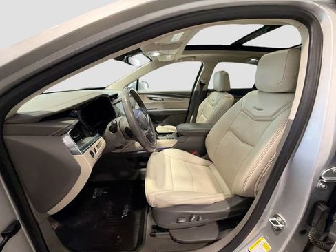 Certified 2019 Cadillac XT5 Premium Luxury FWD image 3