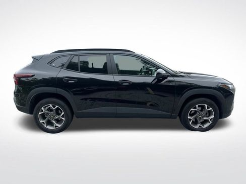 Used 2025 Chevrolet Trax LT FWD image 11
