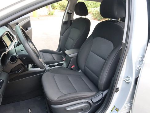 Used 2018 Hyundai Elantra SEL FWD image 9