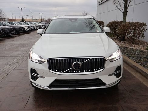 Used 2023 Volvo XC60 T8 Ultimate w/ Climate Package image 3