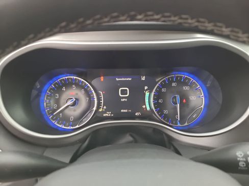 Certified 2024 Chrysler Pacifica Touring-L image 26