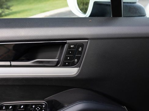 Used 2024 Porsche Cayenne image 18