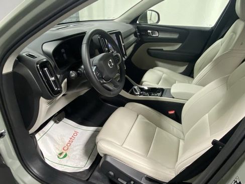 Certified 2024 Volvo XC40 B5 Ultimate w/ Protection Package Premier image 10