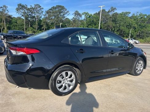 Used 2025 Toyota Corolla LE FWD image 4