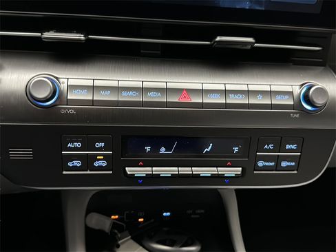 Certified 2025 Hyundai Kona SEL image 25