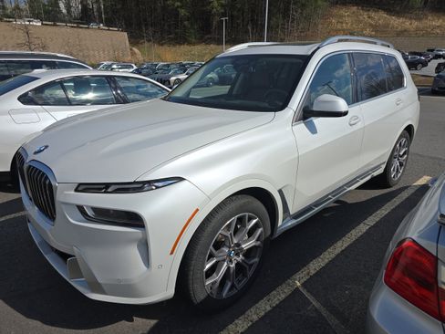 Certified 2023 BMW X7 xDrive40i w/ Executive Package image 4