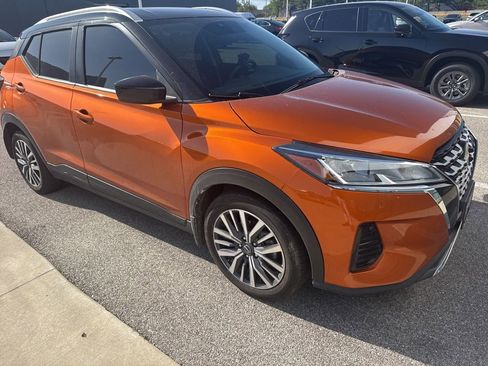 Used 2023 Nissan Kicks SV FWD image 2