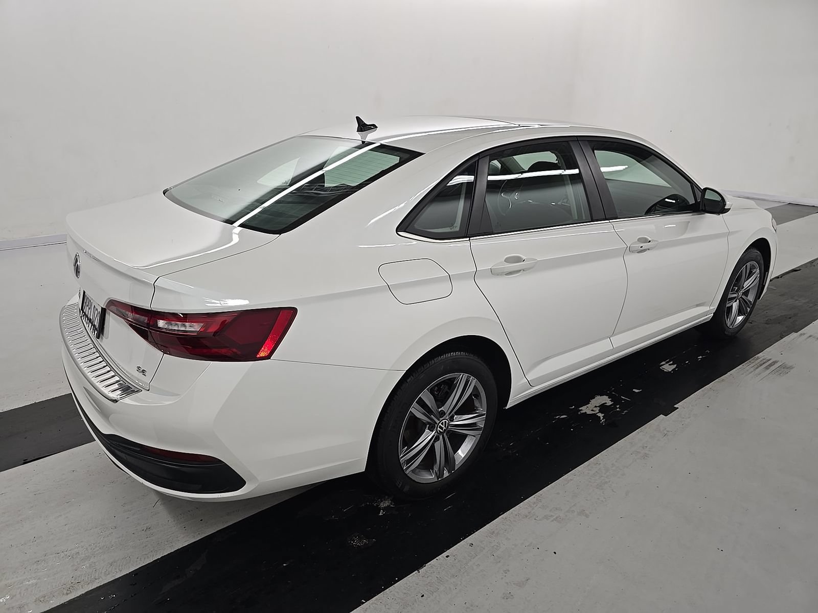Used 2024 Volkswagen Jetta SE w/ Panoramic Sunroof Package FWD image 16