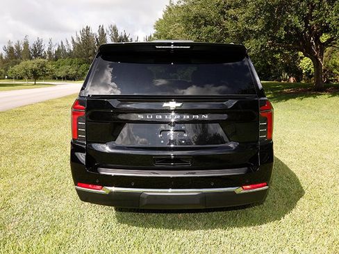 Used 2025 Chevrolet Suburban LS RWD image 26