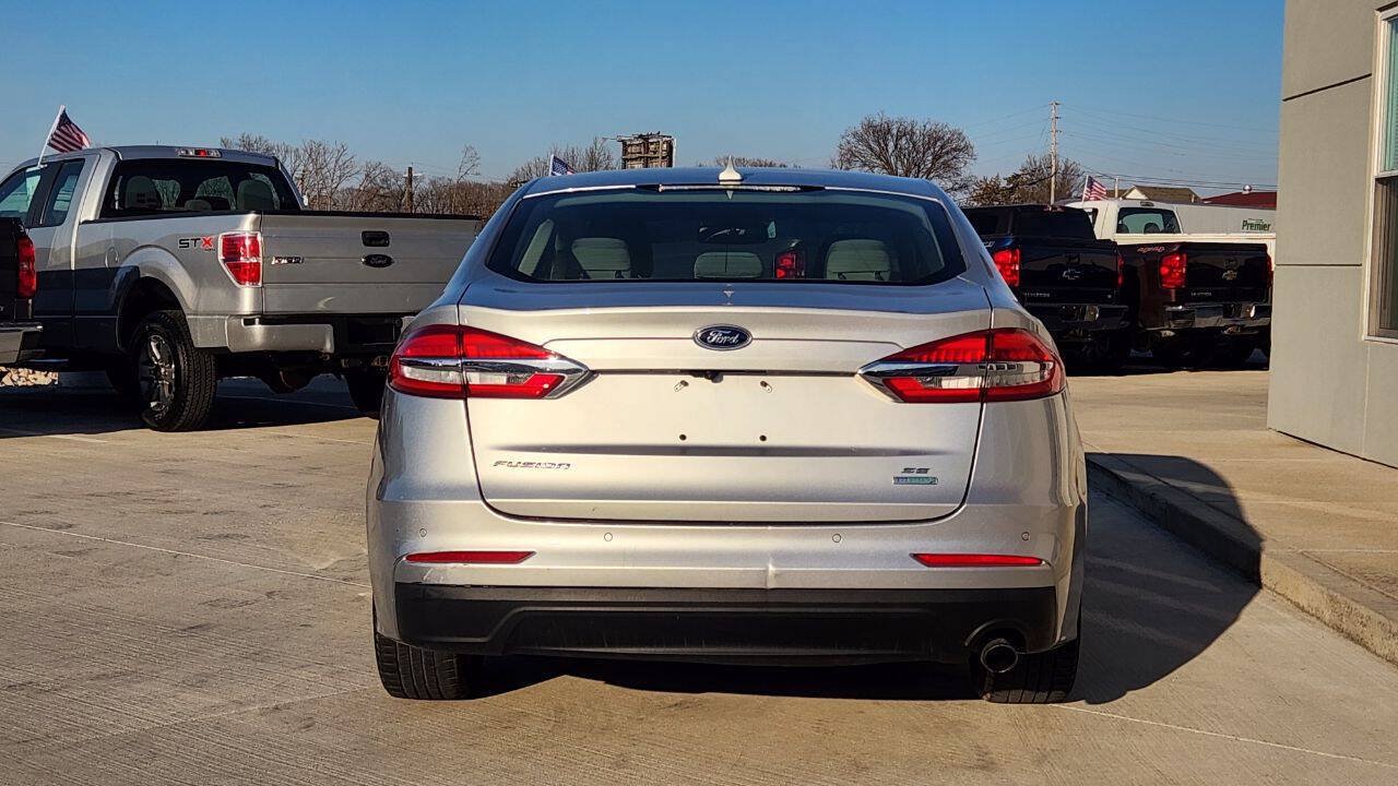 Used 2019 Ford Fusion SE FWD image 5