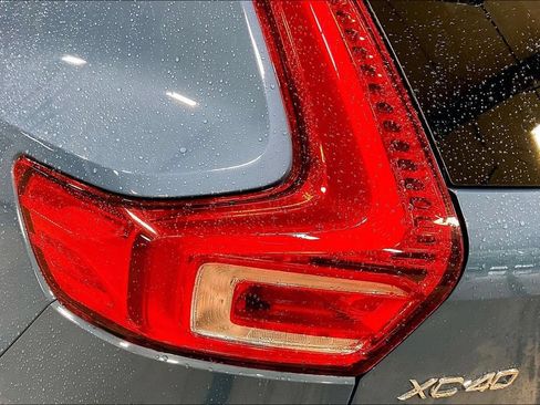 Certified 2024 Volvo XC40 B5 Plus AWD/4WD image 23