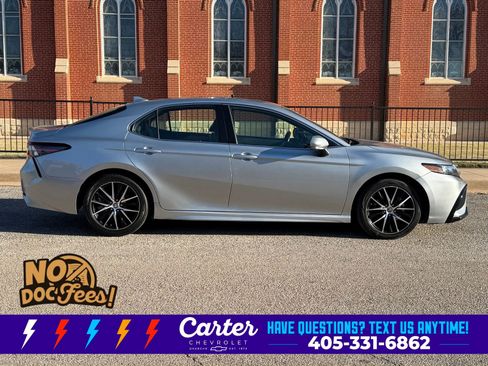 Used 2023 Toyota Camry SE FWD image 12