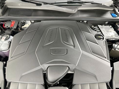 Certified 2026 Porsche Cayenne AWD/4WD image 36