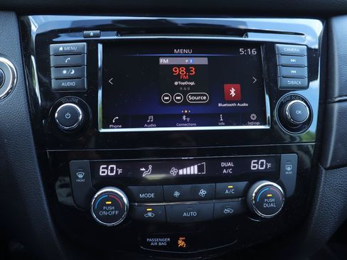 Used 2018 Nissan Rogue SV FWD image 27