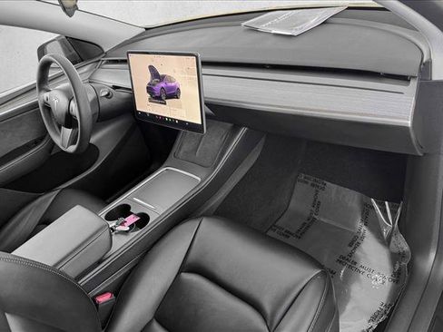 Used 2025 Tesla Model Y Long Range image 21